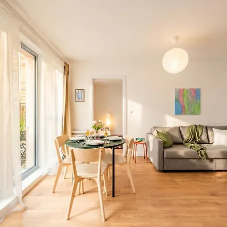 شقة Prague Center Apartment - Private Terrace & Yard براغ