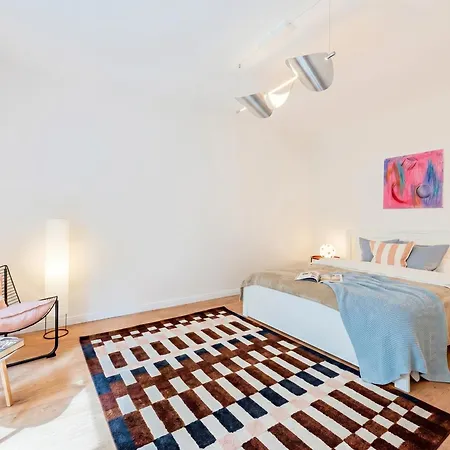 Prague Center Apartment - Private Terrace & Yard شقة براغ