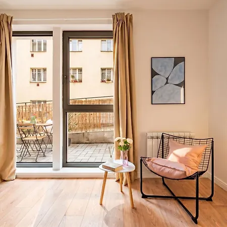 شقة Prague Center Apartment - Private Terrace & Yard *