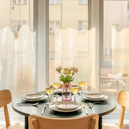 Prague Center Apartment - Private Terrace & Yard شقة *