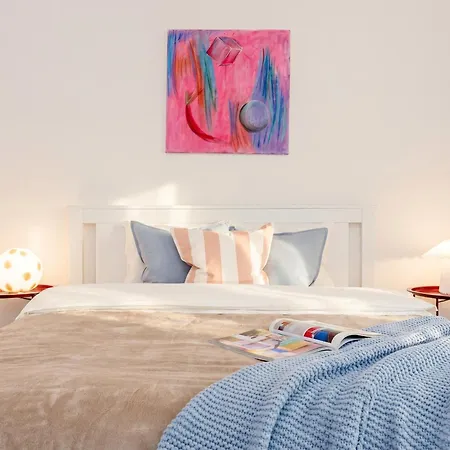 Prague Center Apartment - Private Terrace & Yard شقة براغ