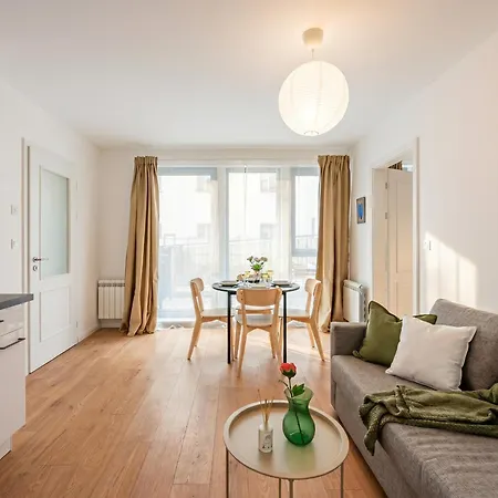 Prague Center Apartment - Private Terrace & Yard شقة براغ
